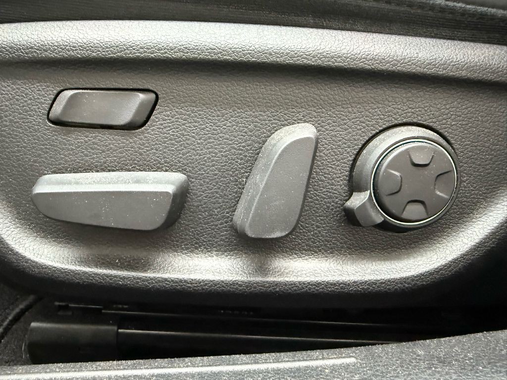 2022 Genesis G70 Image 10