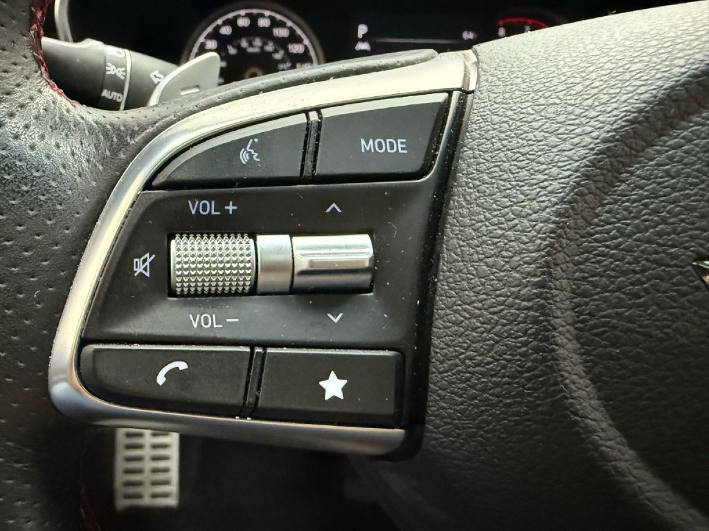 2022 Genesis G70 Image 15