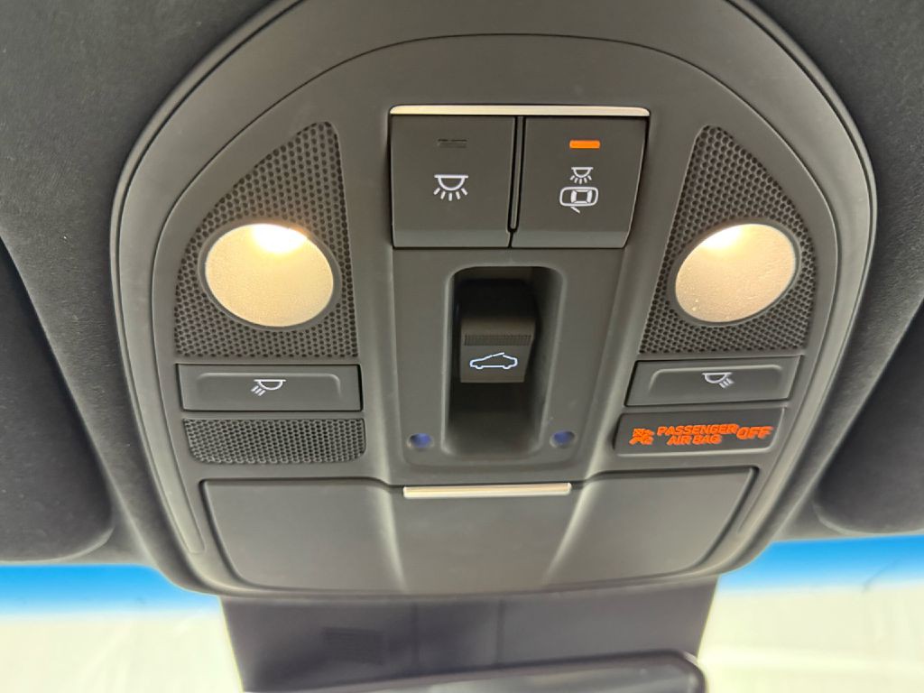 2022 Genesis G70 Image 23