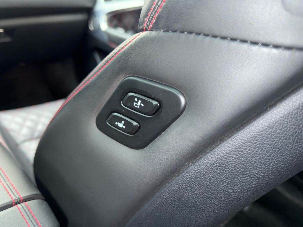 2022 Genesis G70 Image 27