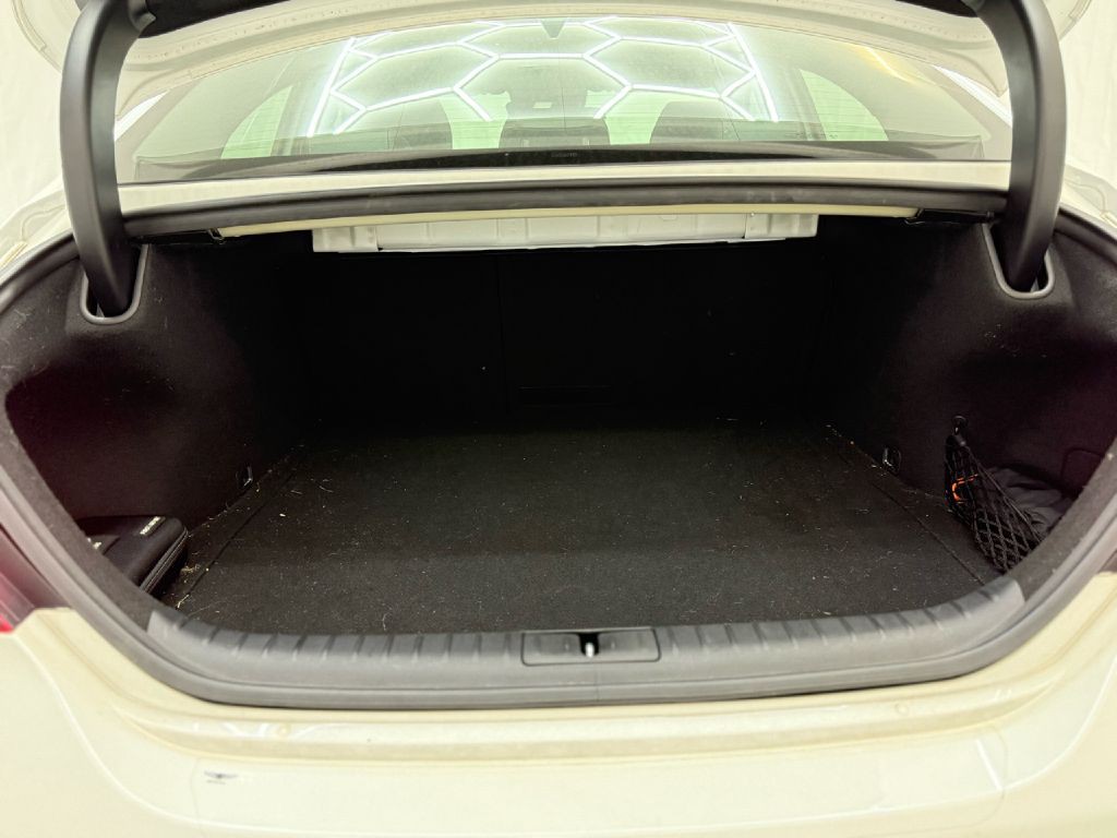 2022 Genesis G70 Image 28