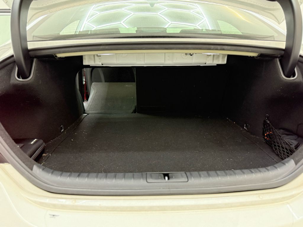 2022 Genesis G70 Image 29