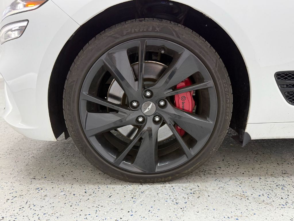 2022 Genesis G70 Image 31