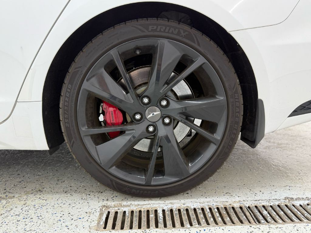 2022 Genesis G70 Image 33