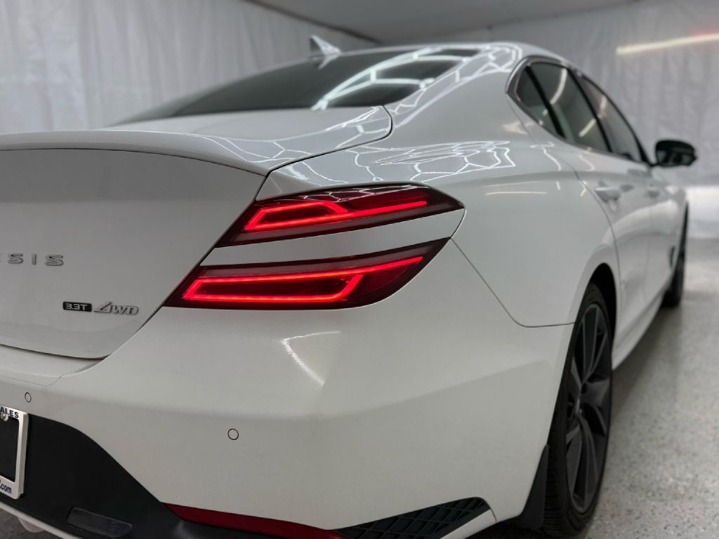 2022 Genesis G70 Image 40