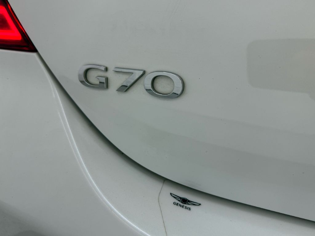 2022 Genesis G70 Image 41