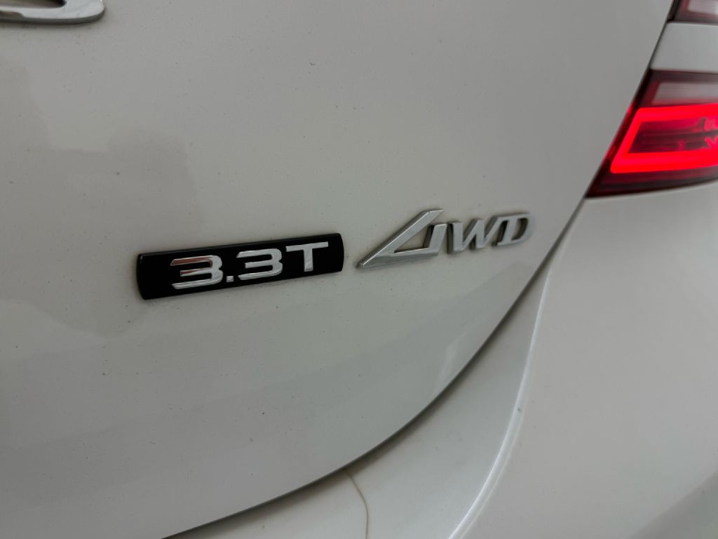 2022 Genesis G70 Image 42