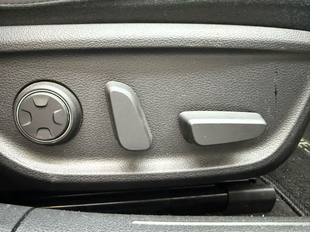 2022 Genesis G70 Image 45