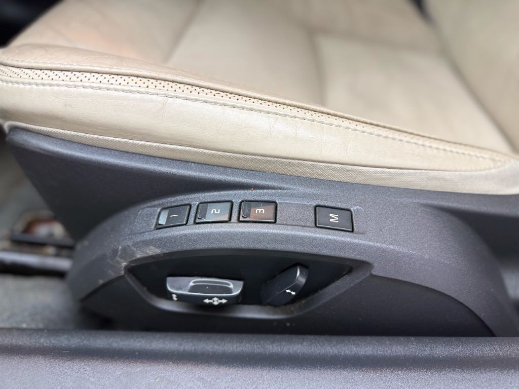 2012 Volvo C70 Image 10