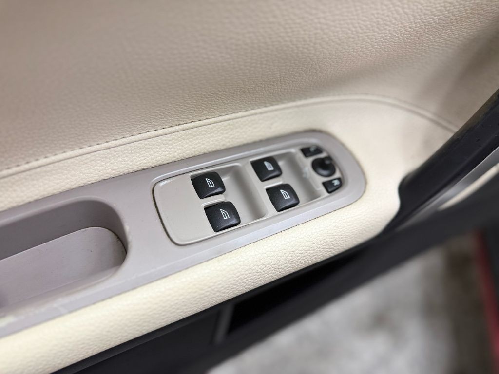 2012 Volvo C70 Image 11