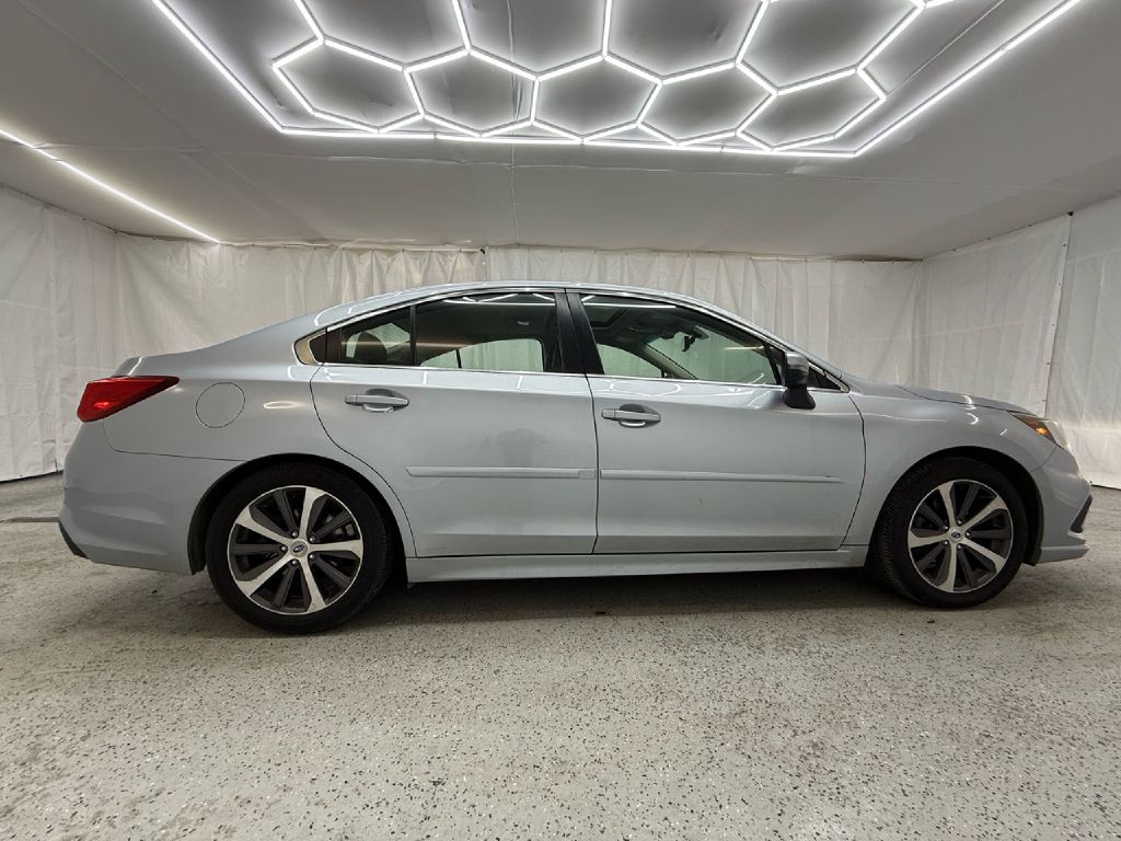 2019 Subaru Legacy Image 2