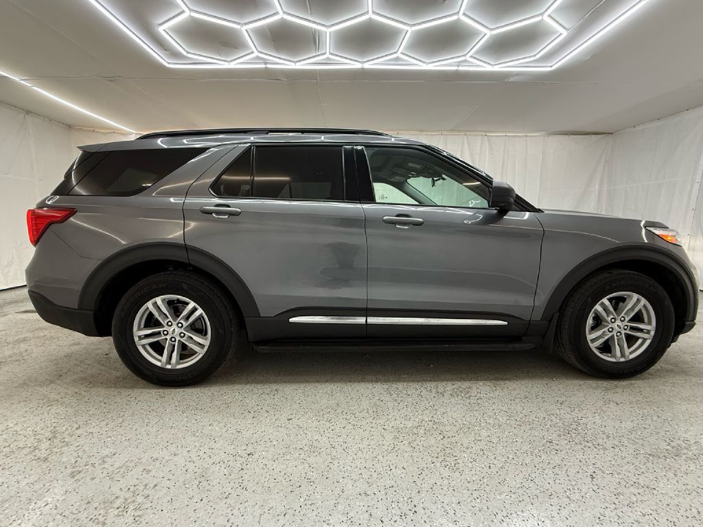 2021 Ford Explorer Image 2