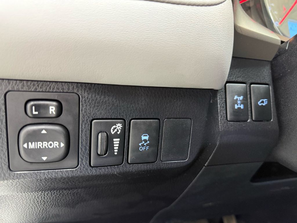 2015 Toyota Rav4 Image 24