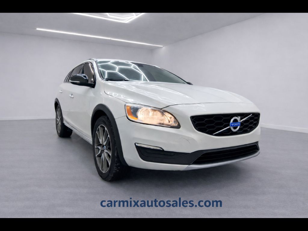 2017 Volvo V60 Image 1