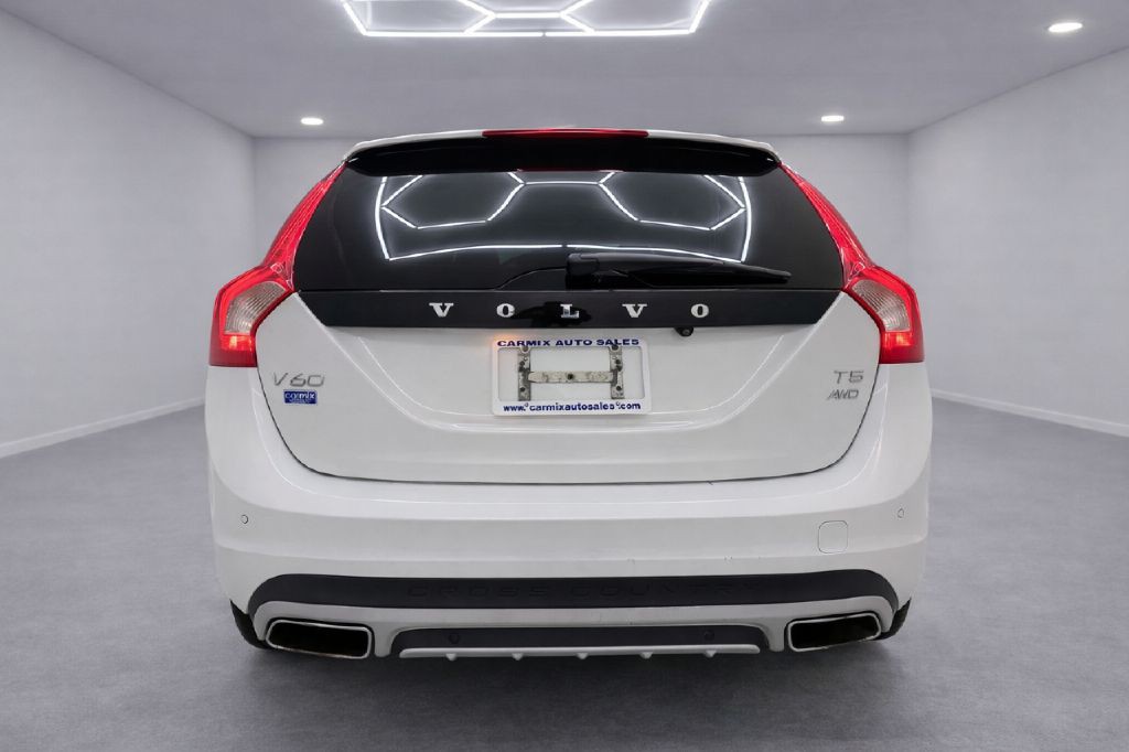 2017 Volvo V60 Image 4
