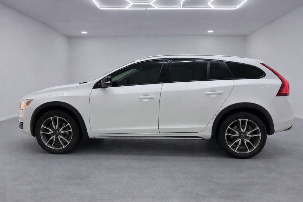 2017 Volvo V60 Image 6