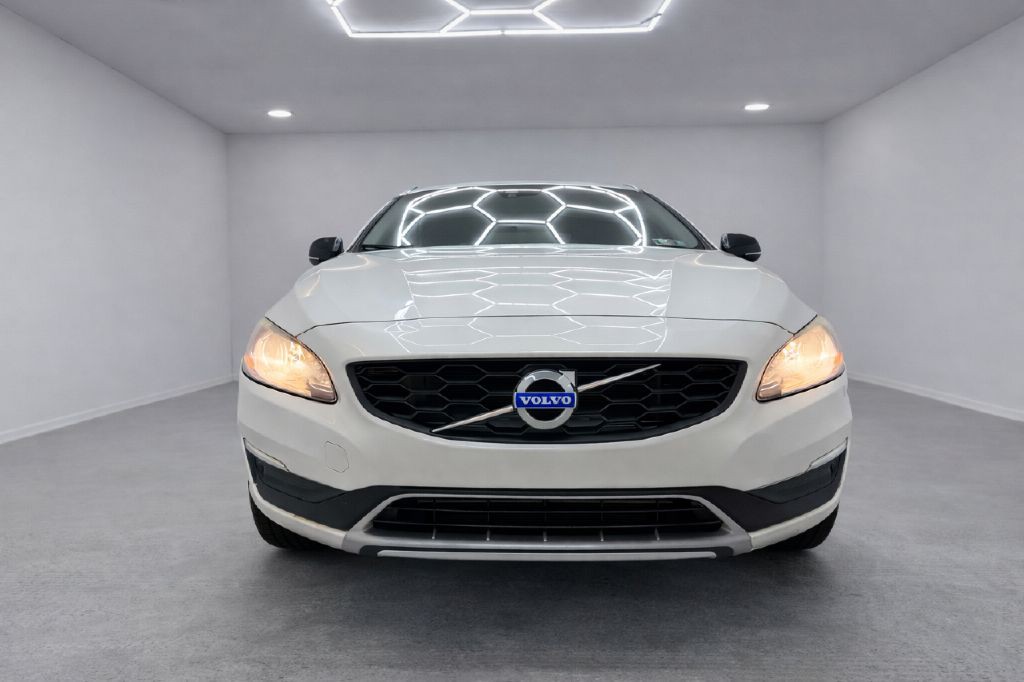 2017 Volvo V60 Image 8