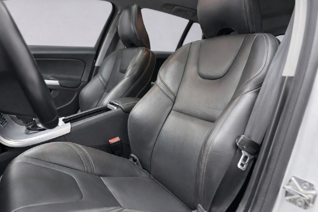 2017 Volvo V60 Image 9