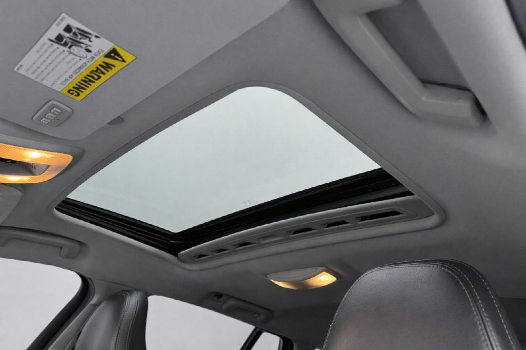 2017 Volvo V60 Image 11