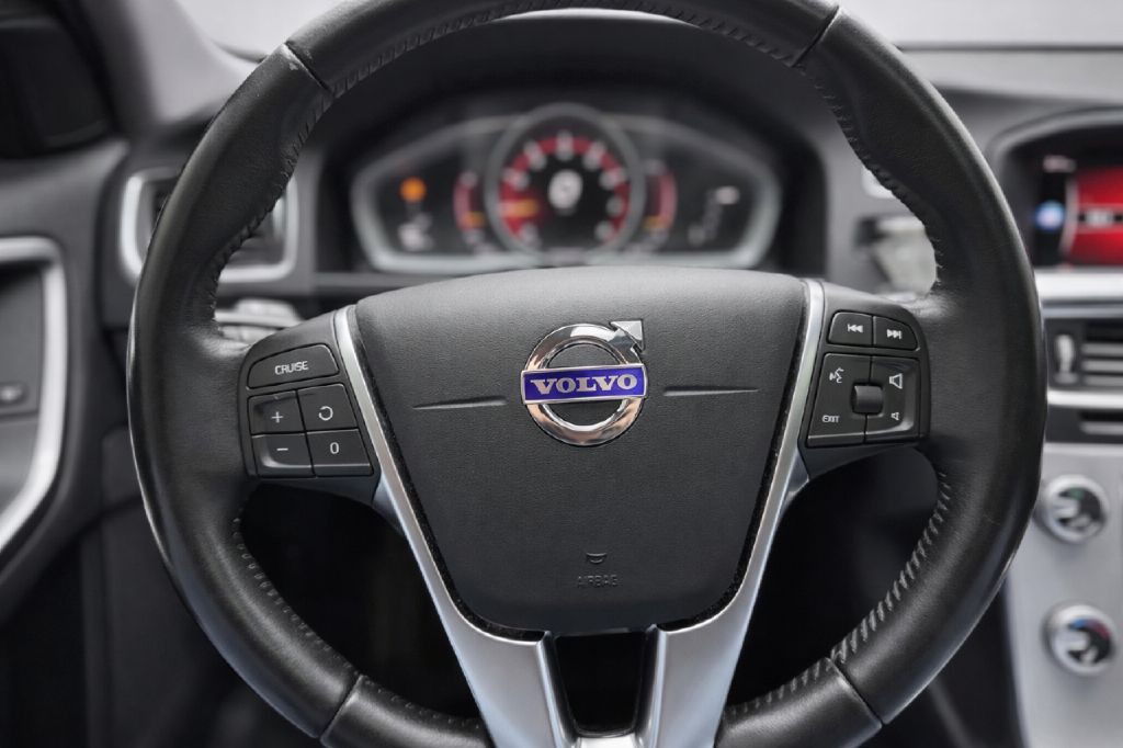 2017 Volvo V60 Image 13