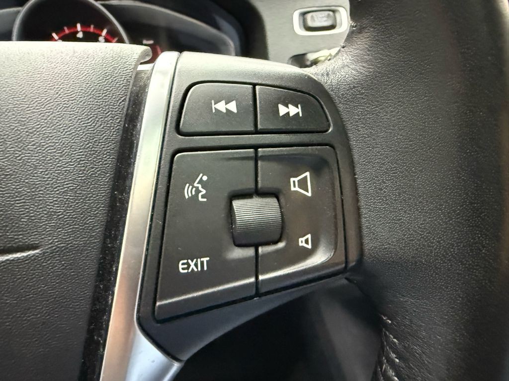 2017 Volvo V60 Image 15