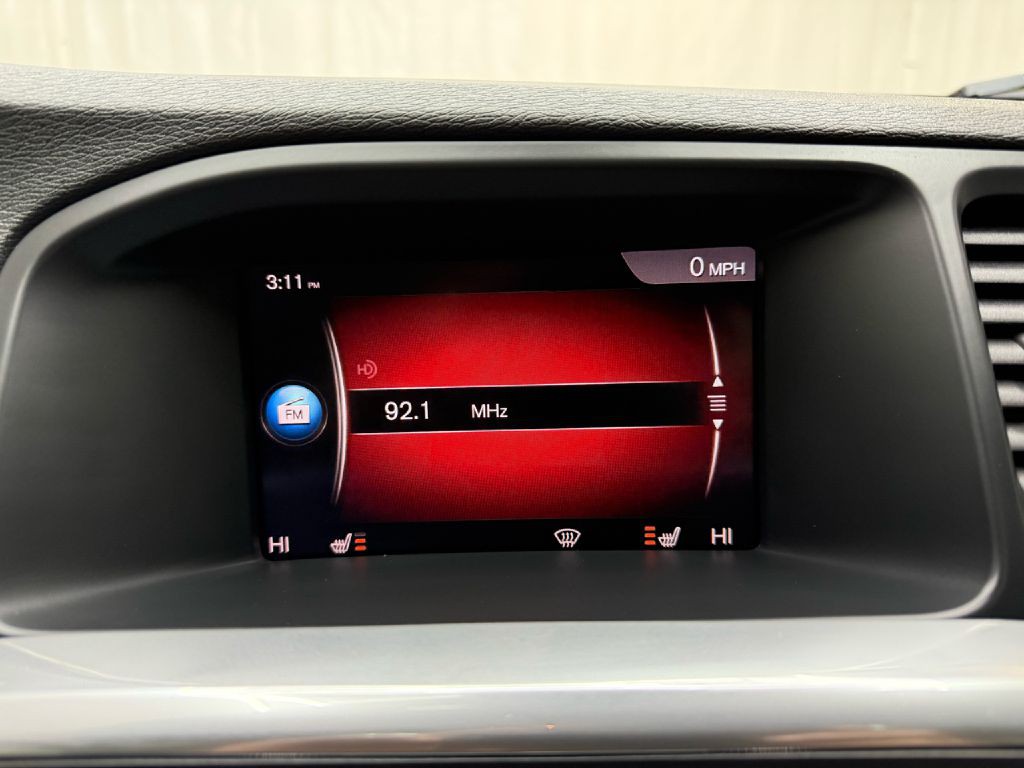 2017 Volvo V60 Image 17