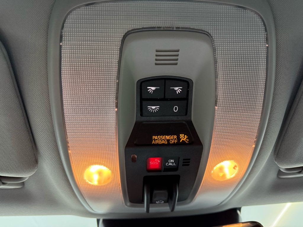 2017 Volvo V60 Image 23