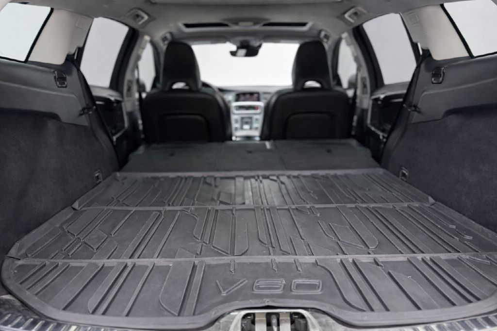 2017 Volvo V60 Image 28