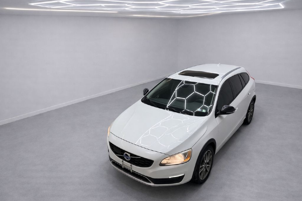2017 Volvo V60 Image 34