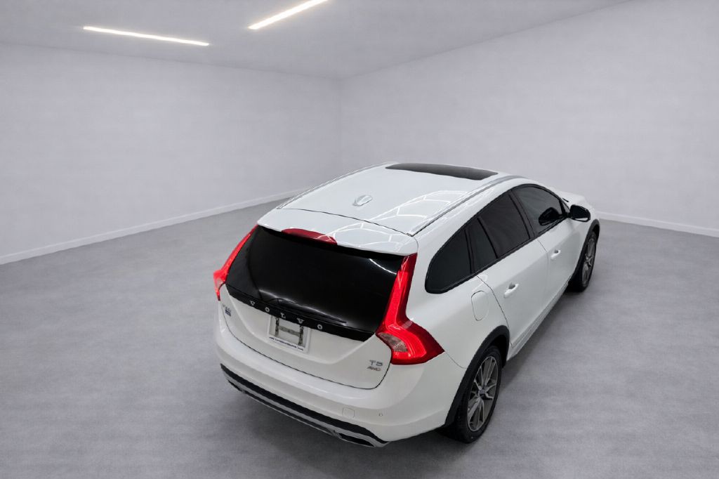 2017 Volvo V60 Image 35