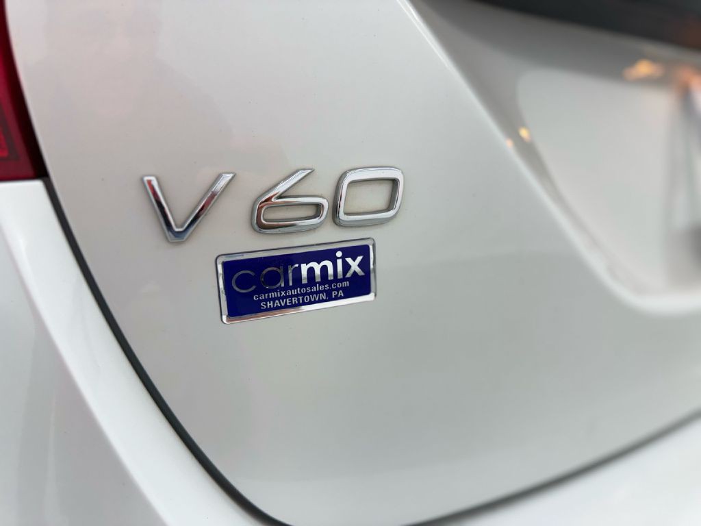 2017 Volvo V60 Image 37