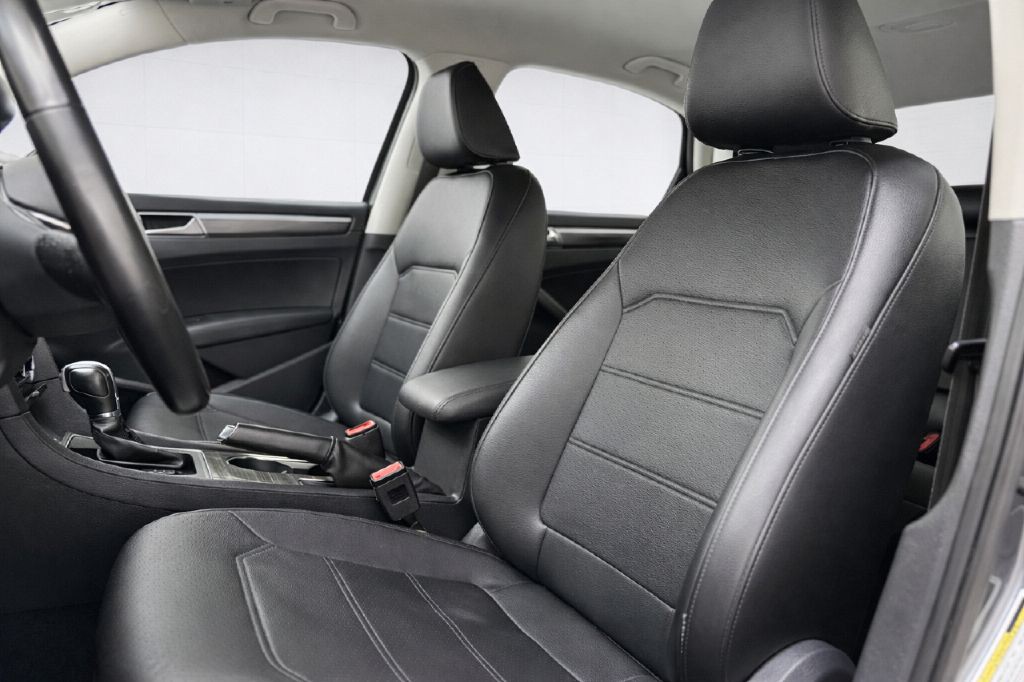 2017 Volkswagen Passat Image 9