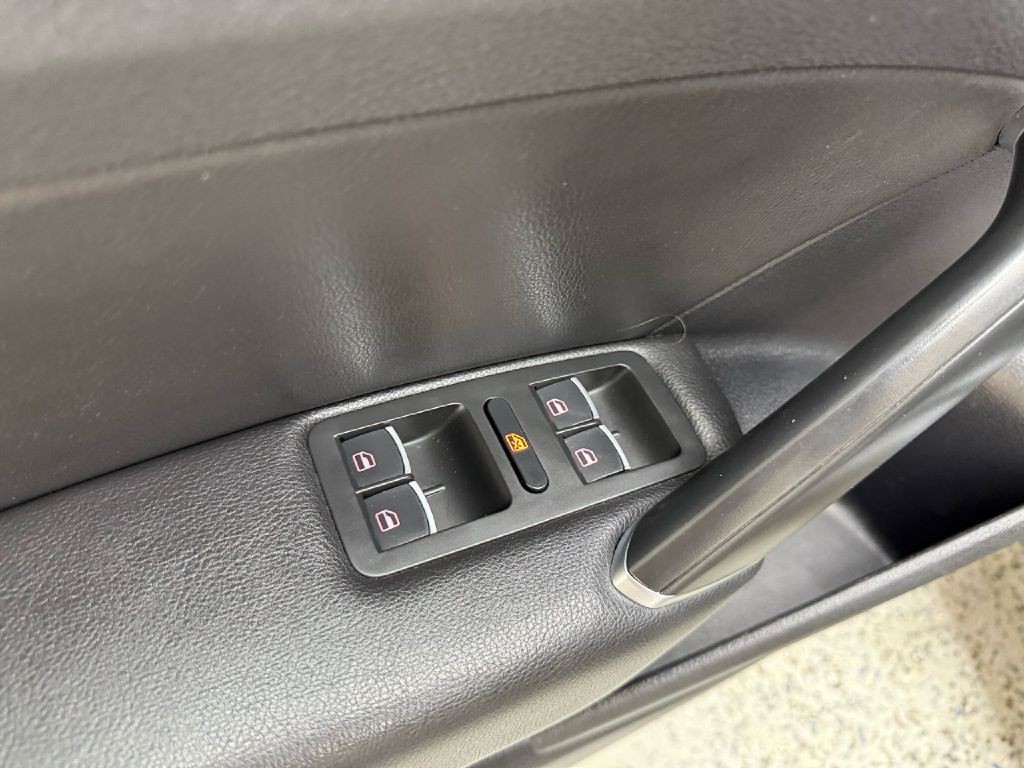 2017 Volkswagen Passat Image 11