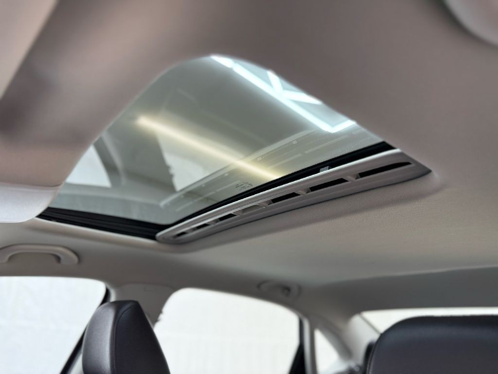 2017 Volkswagen Passat Image 13