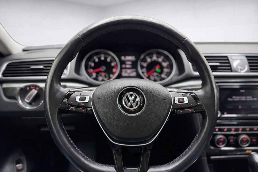 2017 Volkswagen Passat Image 14