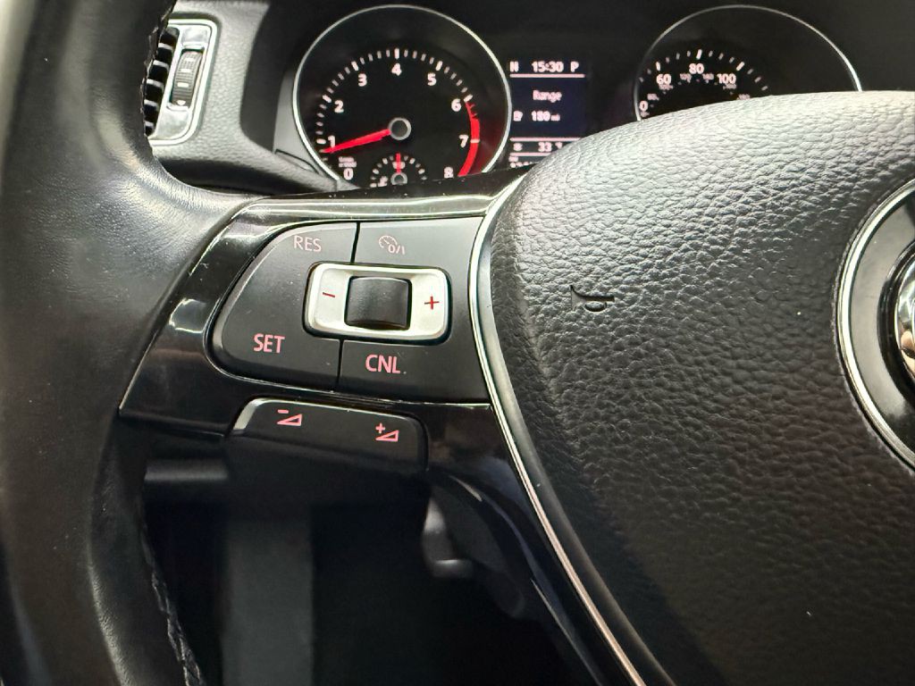 2017 Volkswagen Passat Image 15