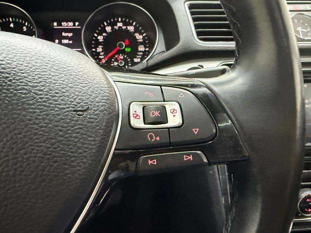 2017 Volkswagen Passat Image 16