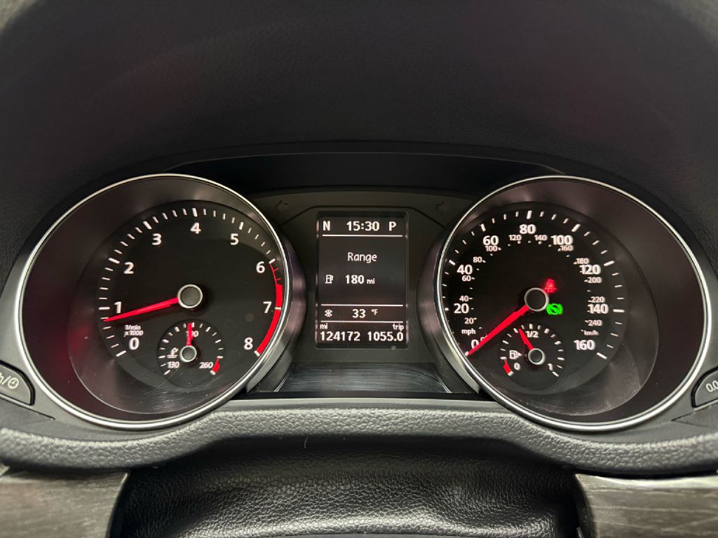 2017 Volkswagen Passat Image 17