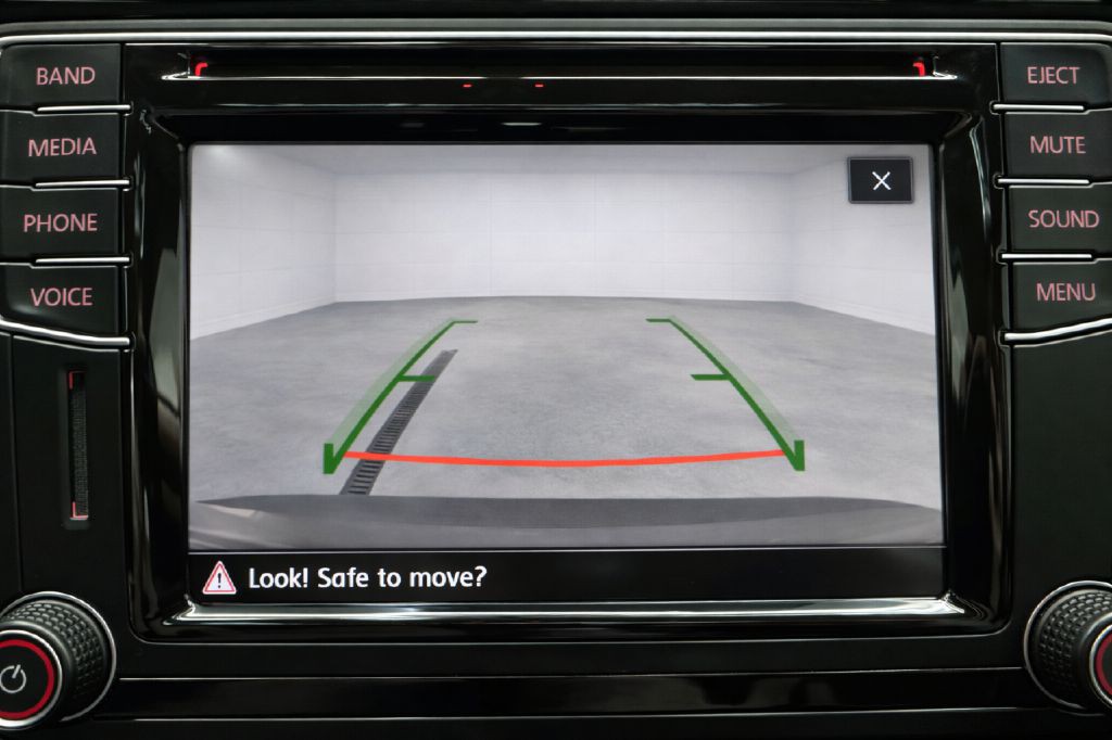 2017 Volkswagen Passat Image 19