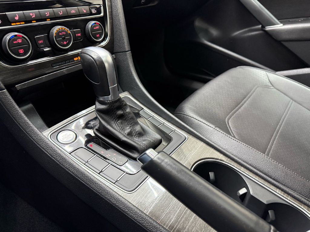 2017 Volkswagen Passat Image 21