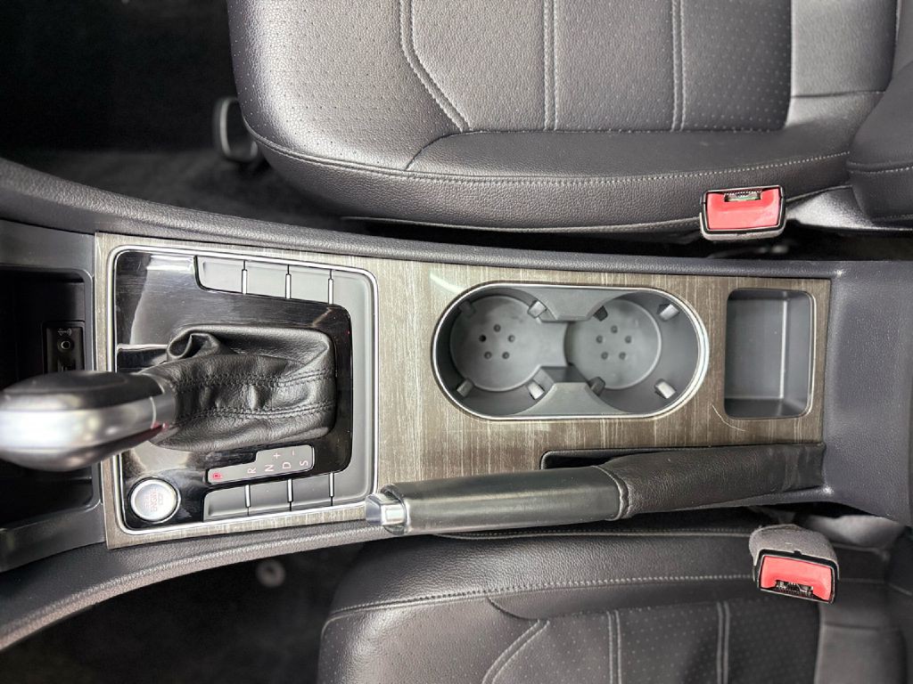 2017 Volkswagen Passat Image 22