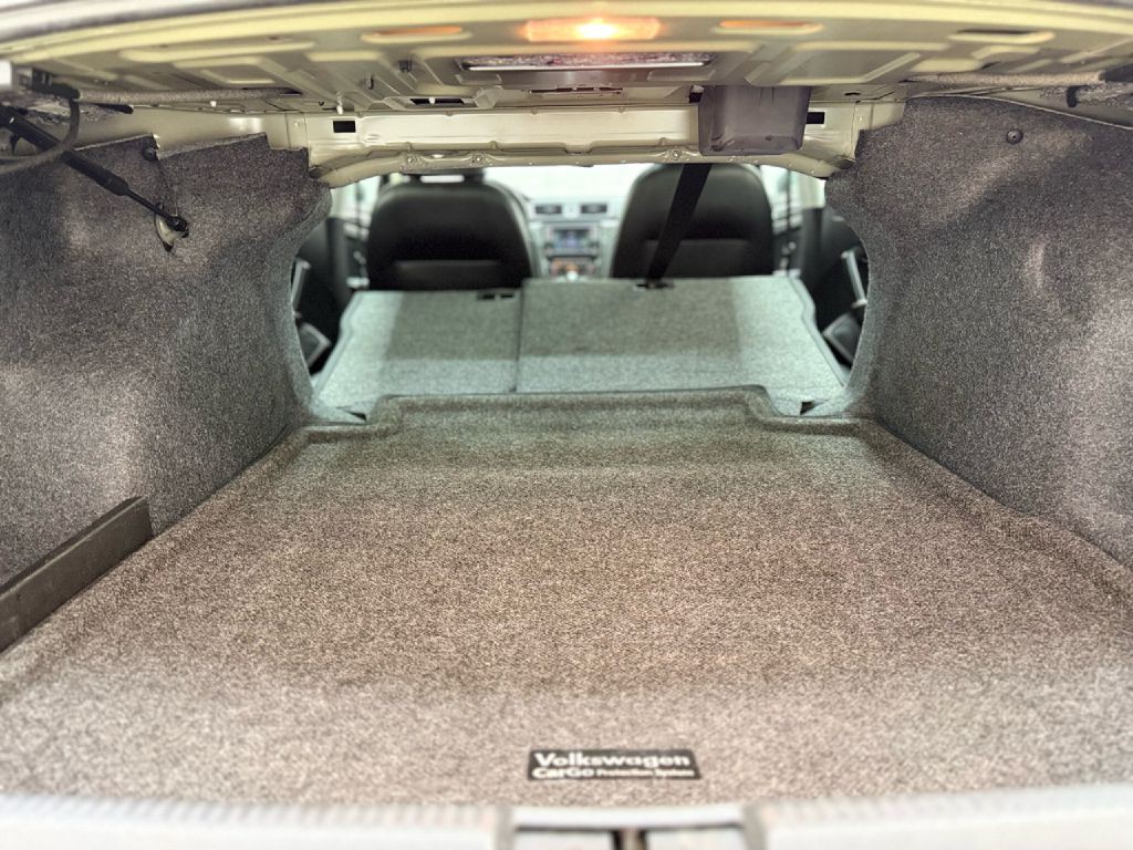 2017 Volkswagen Passat Image 28