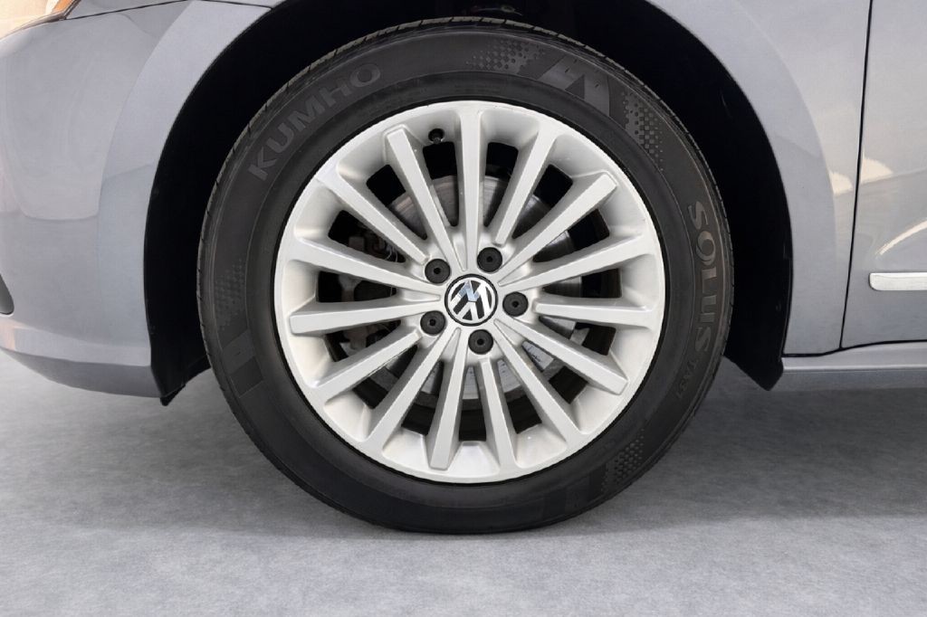 2017 Volkswagen Passat Image 29