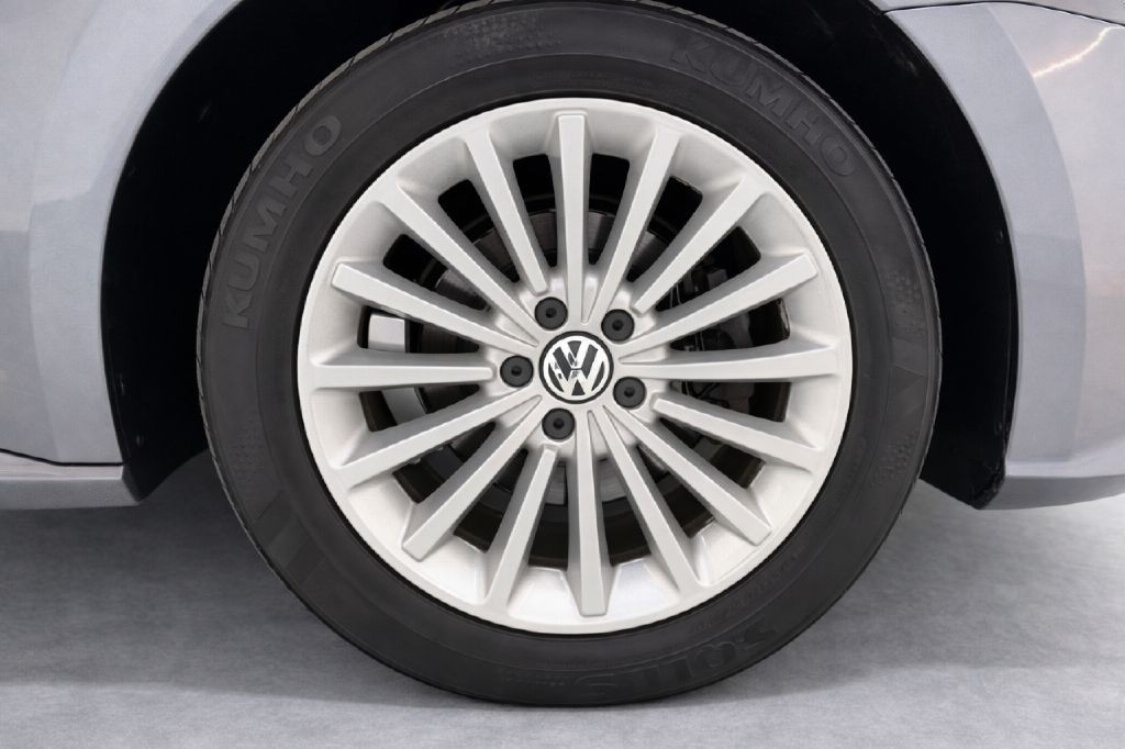 2017 Volkswagen Passat Image 33