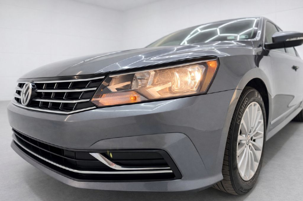 2017 Volkswagen Passat Image 36