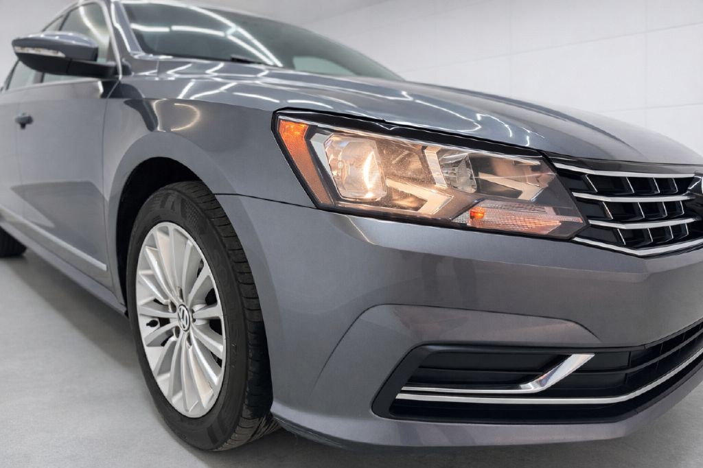 2017 Volkswagen Passat Image 37