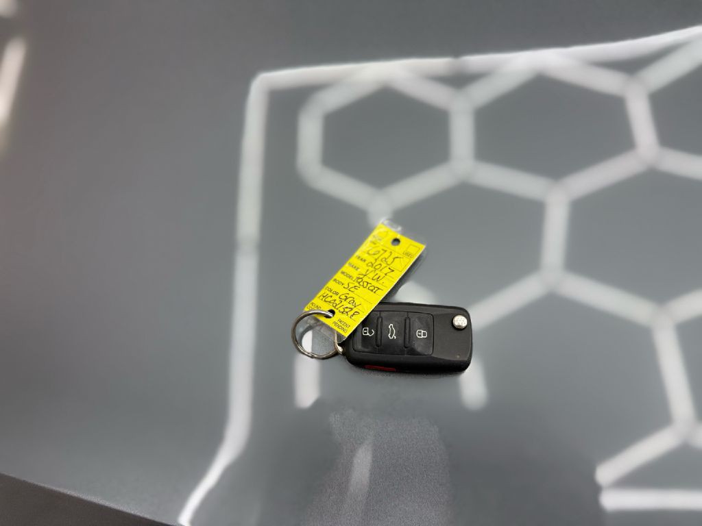 2017 Volkswagen Passat Image 42