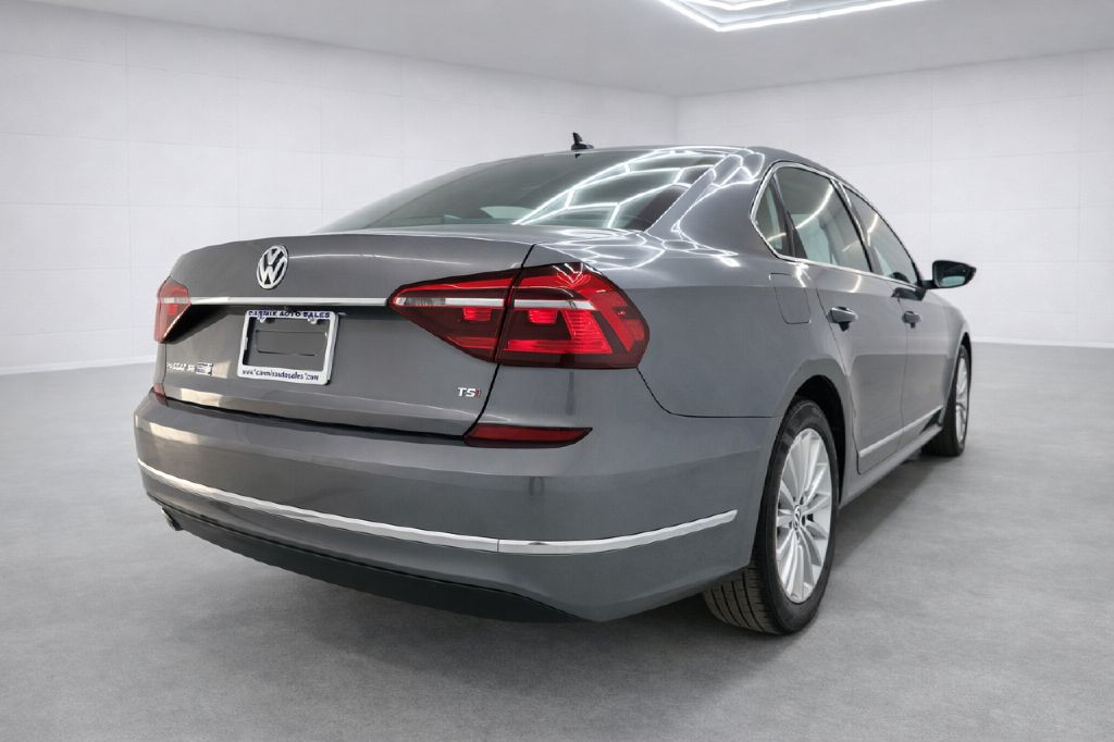 2017 Volkswagen Passat Image 2