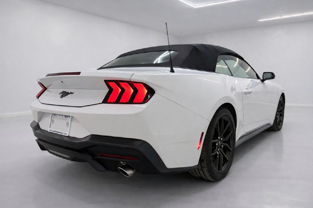 2026 Ford Mustang Image 3