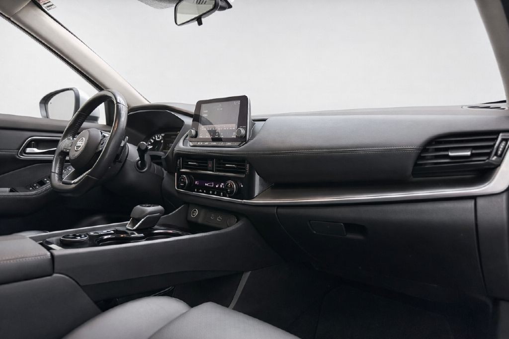 2021 Nissan Rogue Image 39